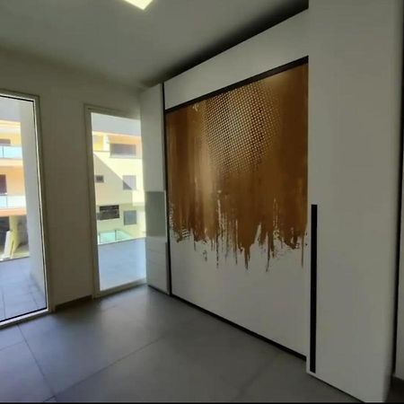 Modern And Spacious Appartement With Beach View. กัลลีโปลี ภายนอก รูปภาพ