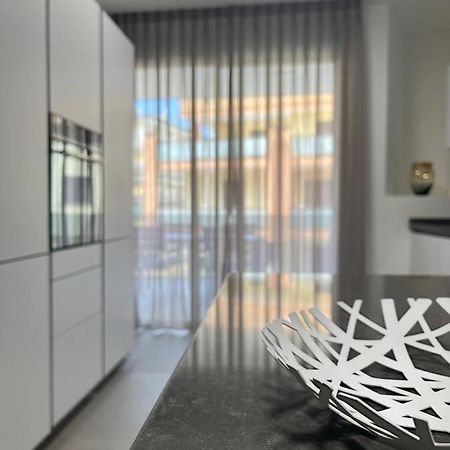 Modern And Spacious Appartement With Beach View. กัลลีโปลี ภายนอก รูปภาพ