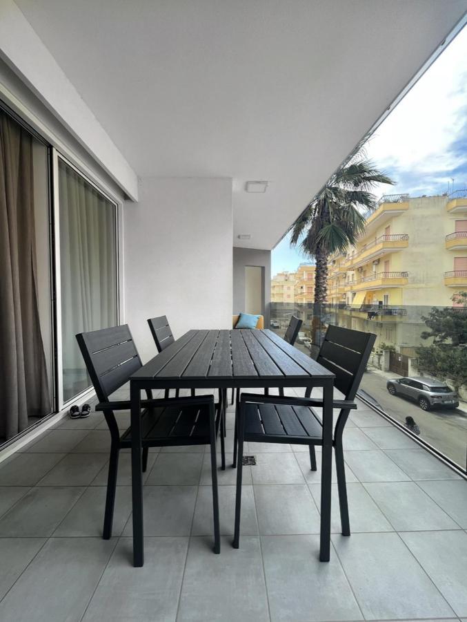 Modern And Spacious Appartement With Beach View. กัลลีโปลี ภายนอก รูปภาพ