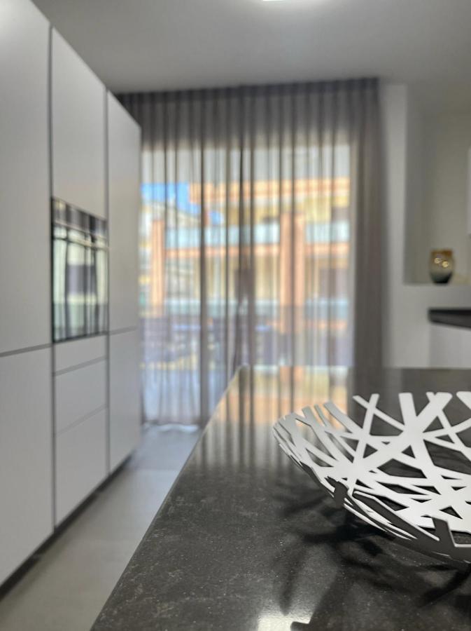 Modern And Spacious Appartement With Beach View. กัลลีโปลี ภายนอก รูปภาพ